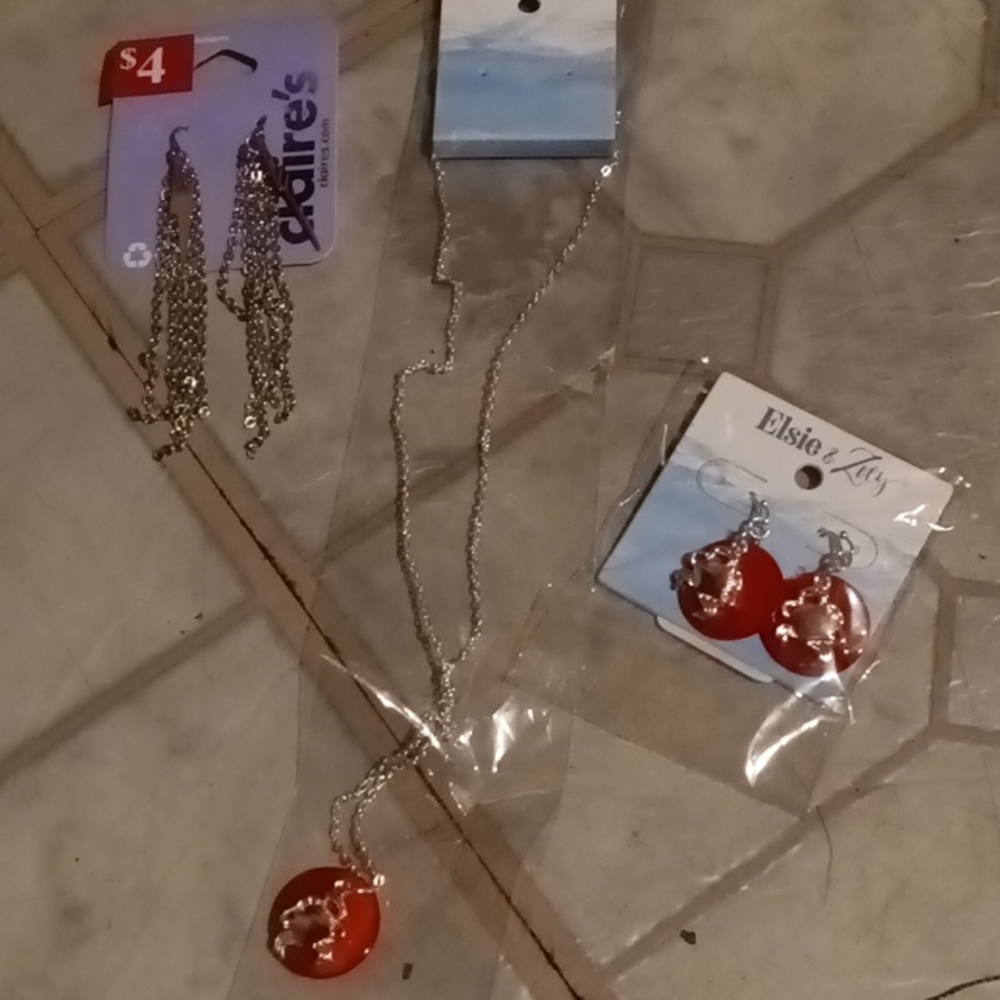 20 piece of random pieces of jewlry